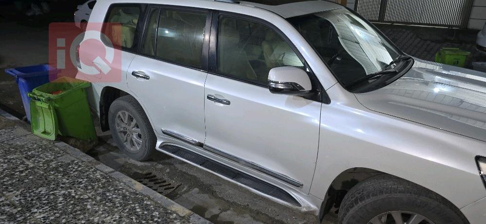 تۆیۆتا لاند کروزەر